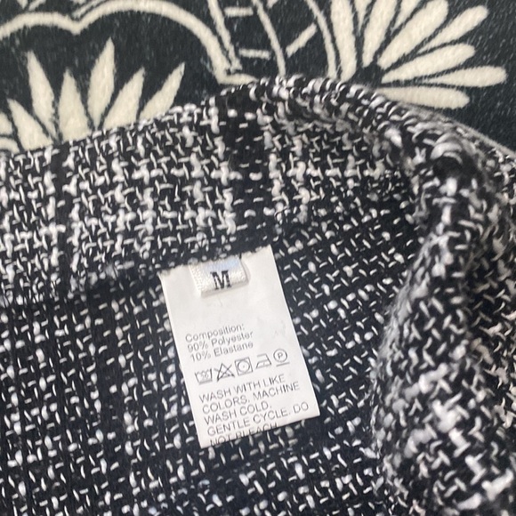 Medium black and white tweed like mini skirt - Picture 7 of 14